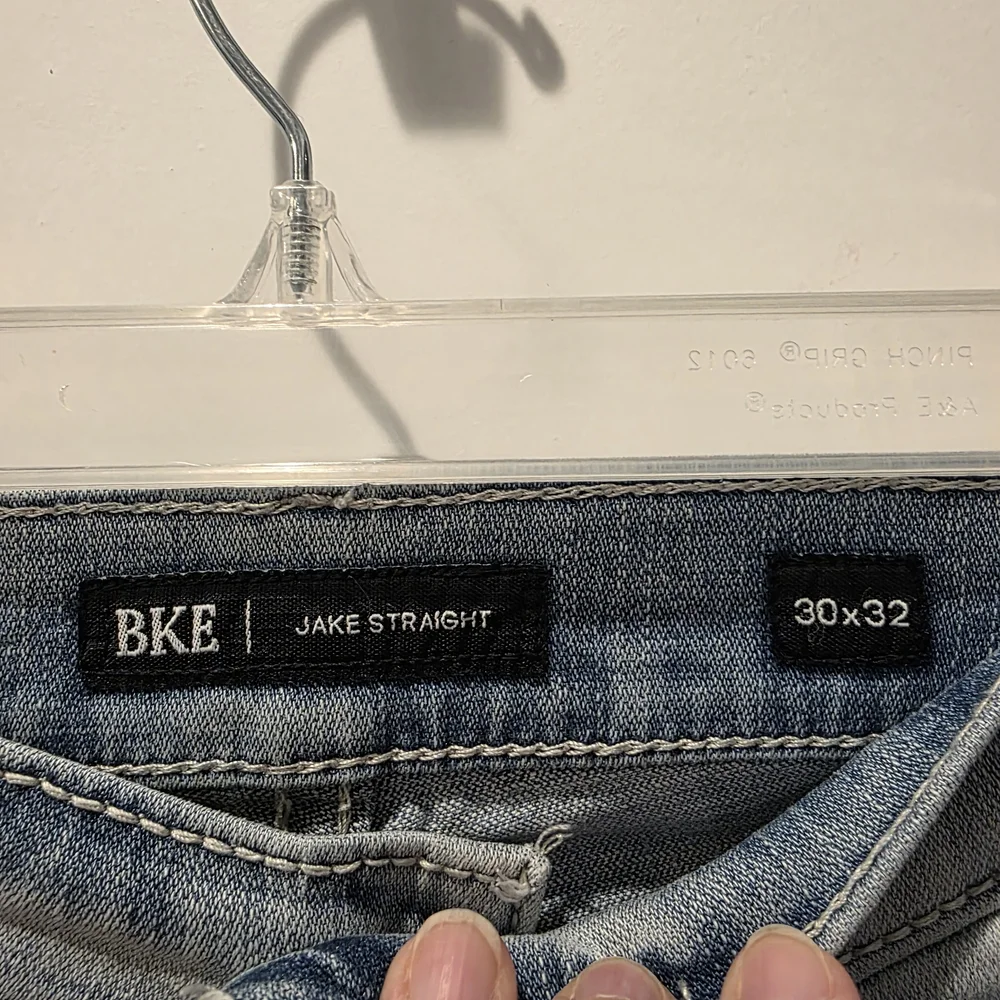 BKE Jake Mens Jeans Buckle 30x32 Light Wash Straight Leg Premium Embroidered